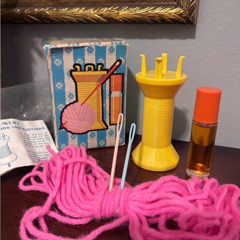 In Box Avon Spool-A-Doo (7) pieces Complete Set